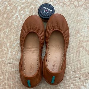 Tieks Chestnut brown leather flats shoes size 7